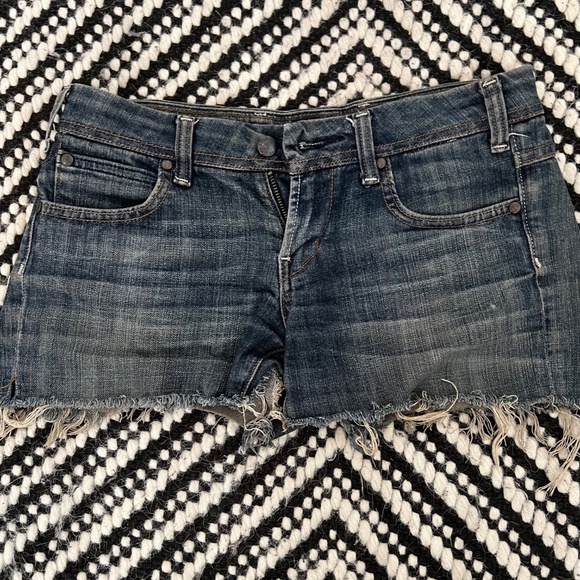Vintage cut off Jean shorts - Picture 2 of 6